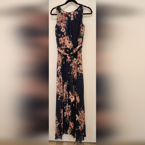 Premier Amour Maxi Dress - Picture 7 of 10